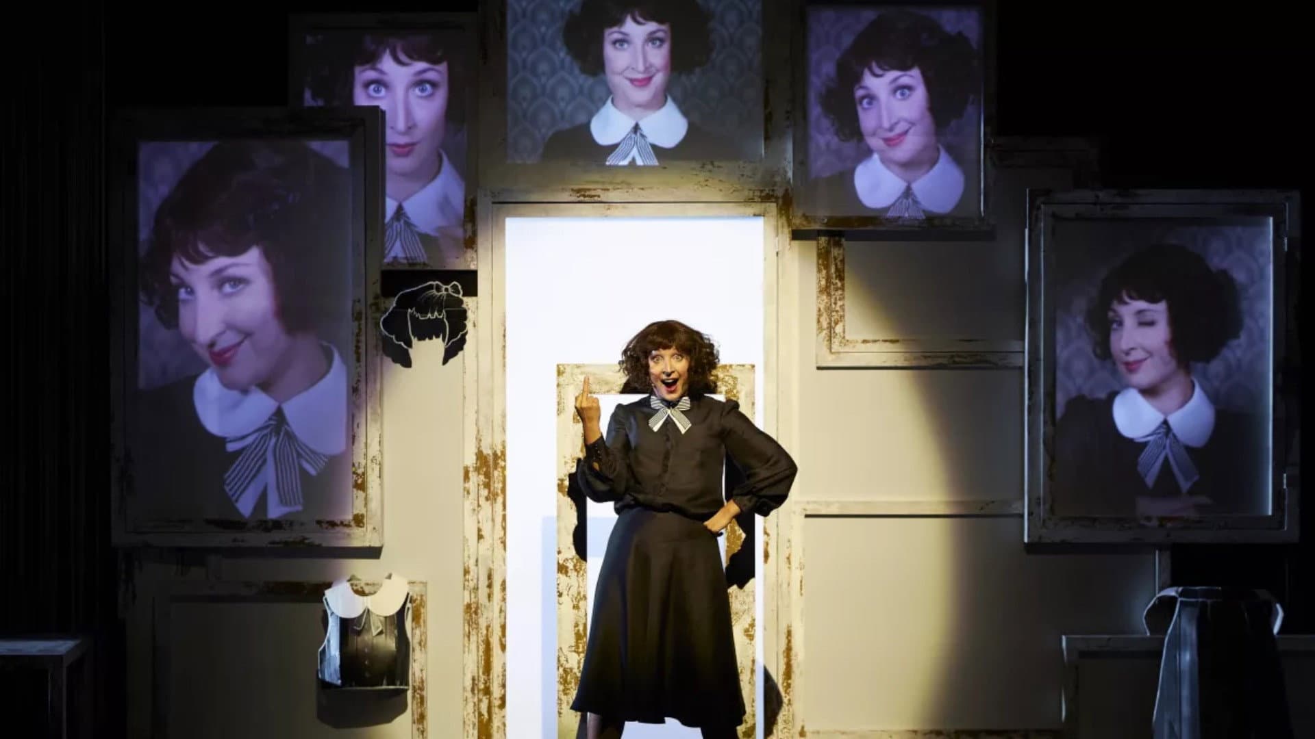 Music-Hall Colette backdrop