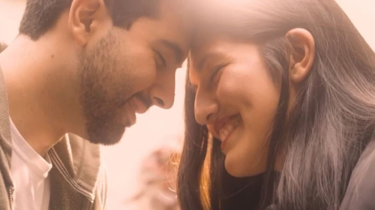 Una Polera Con Recuerdos backdrop