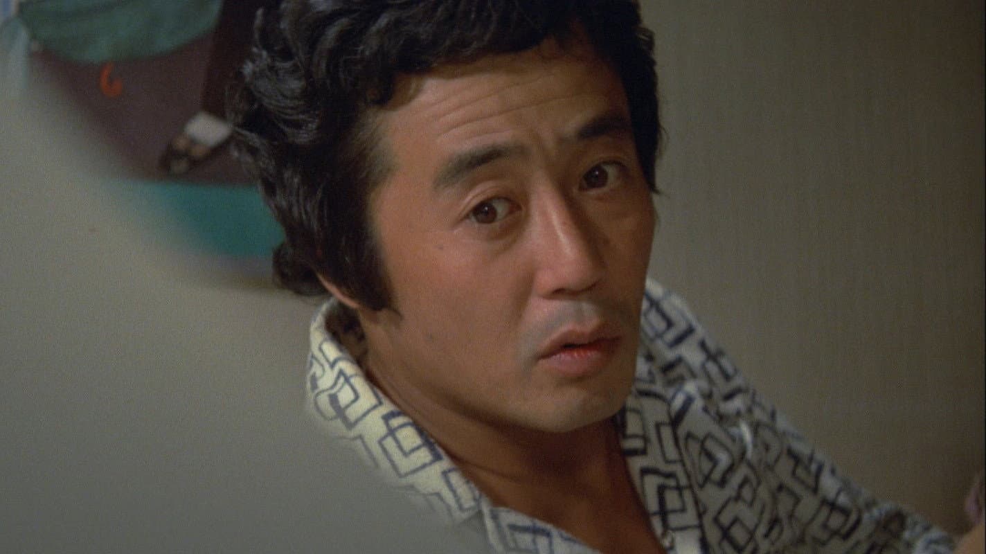 Kōshoku tōmei ningen: onnayu nozoki backdrop