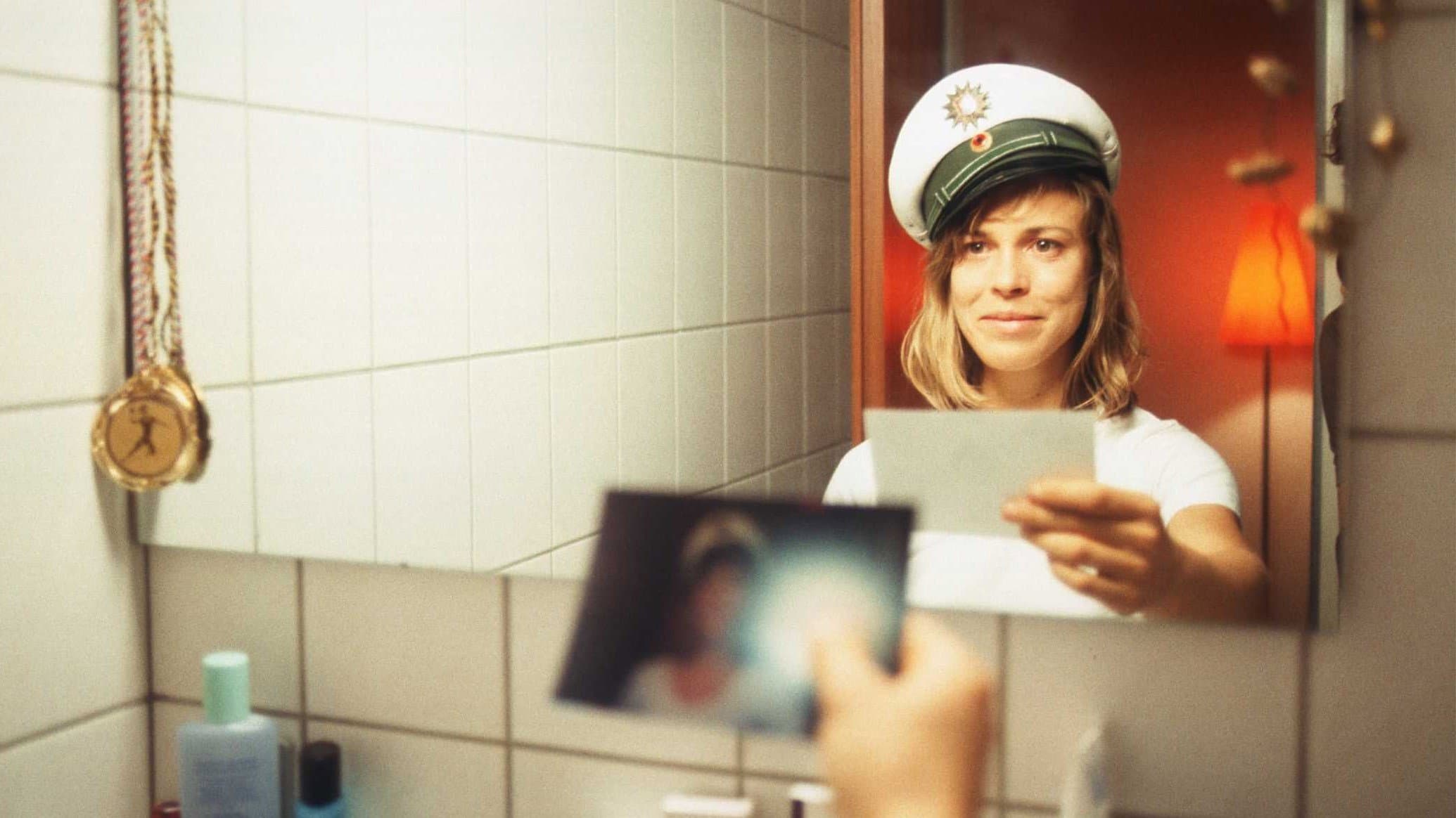 Die Hoffnung stirbt zuletzt backdrop