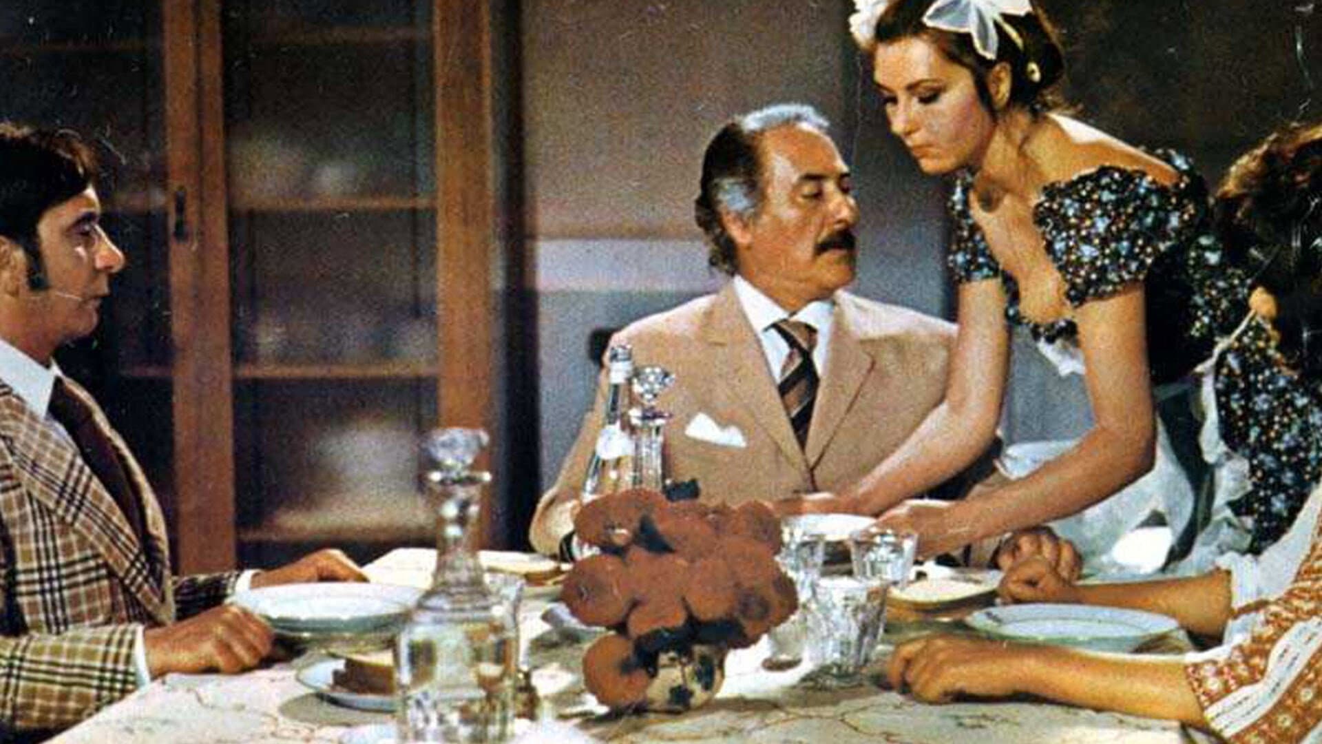 La cameriera backdrop