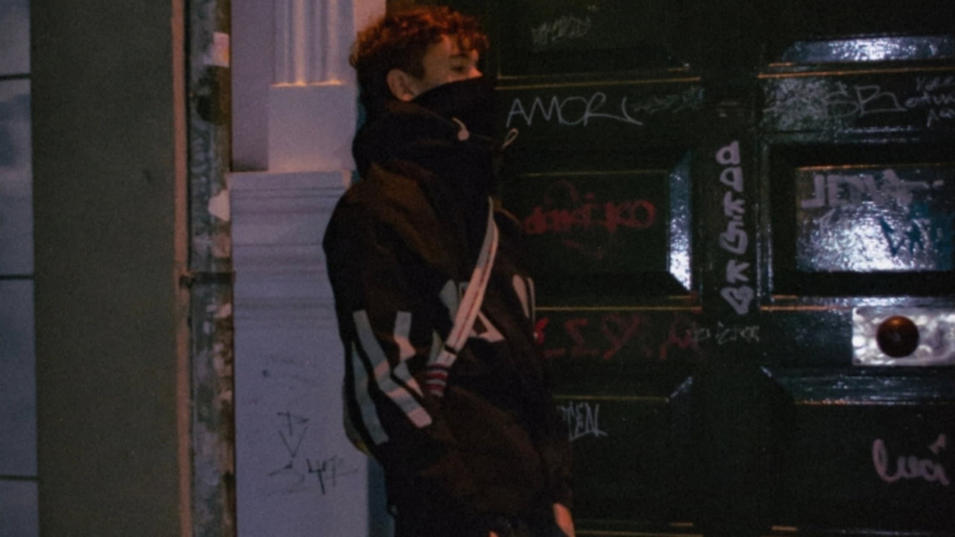 Por Los Graffitis backdrop