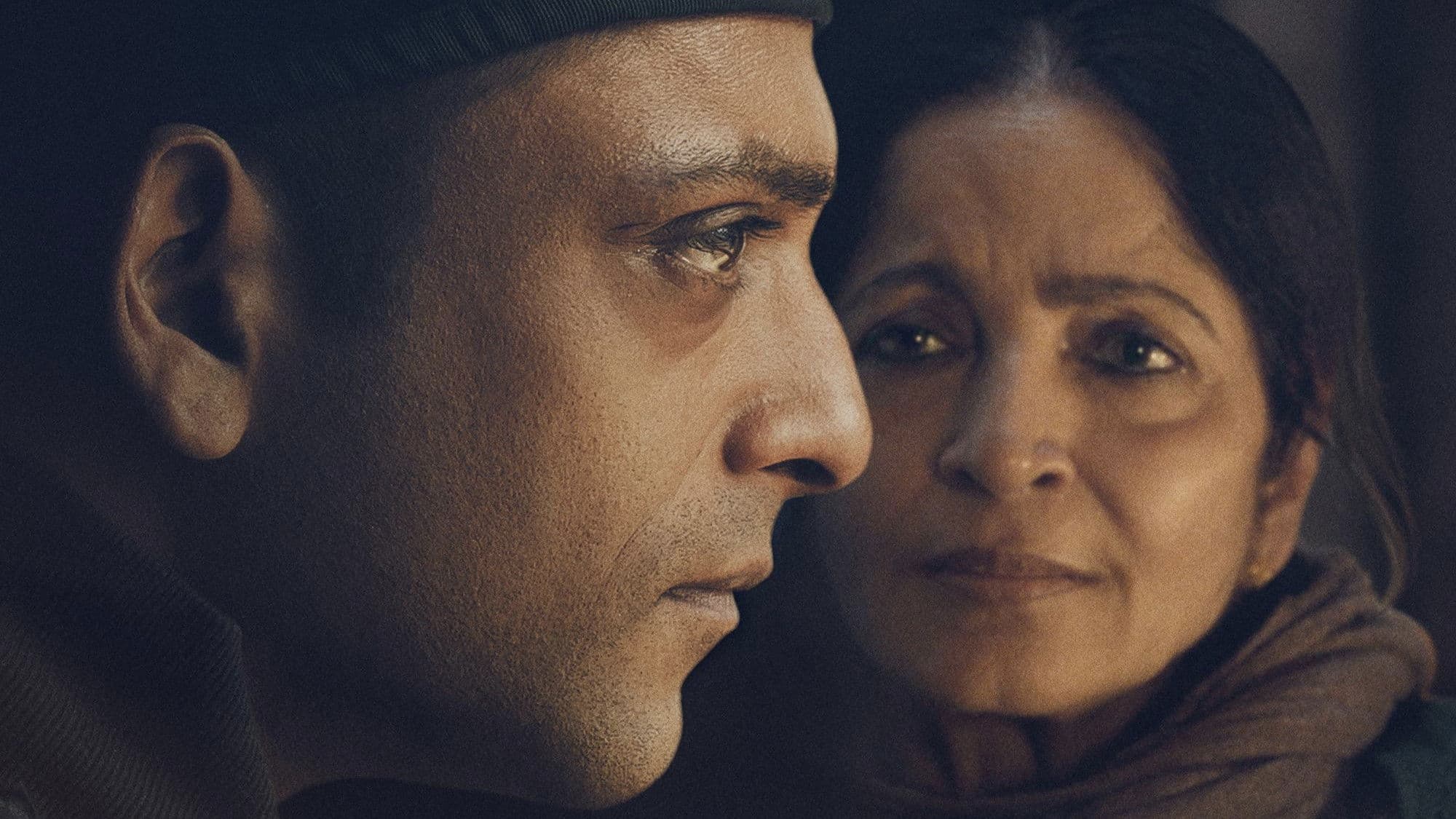 Kaisi Ye Paheli backdrop