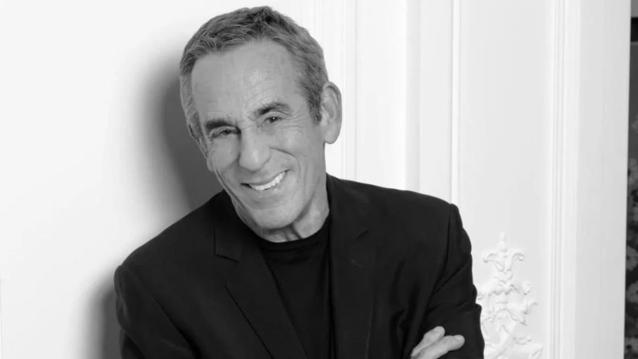 Ardisson, l'Homme en Noir : l'hommage backdrop