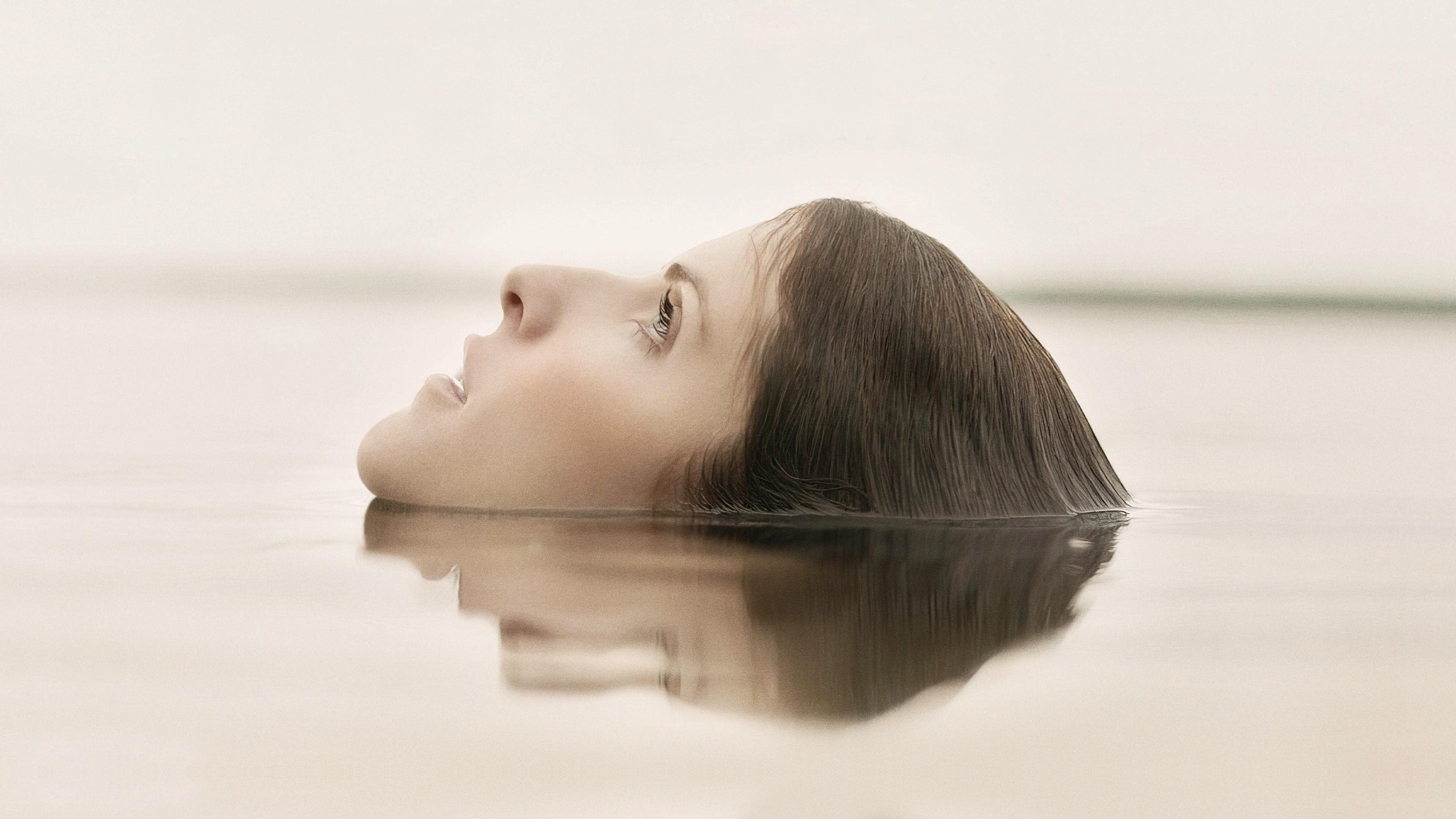 Alice, Darling backdrop