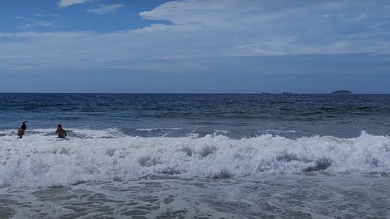 Dias Atípicos backdrop