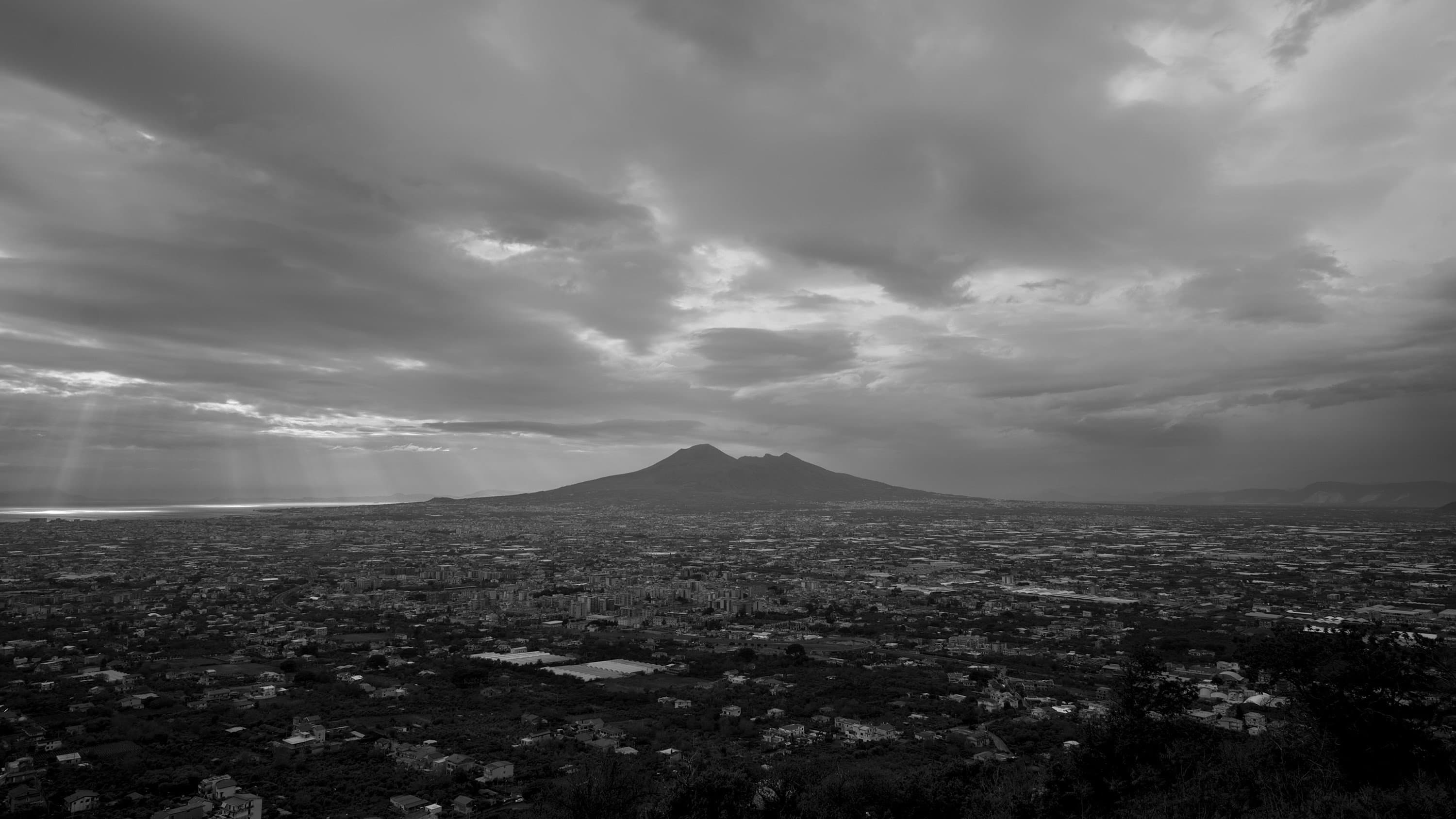 Pompei: Below the Clouds backdrop