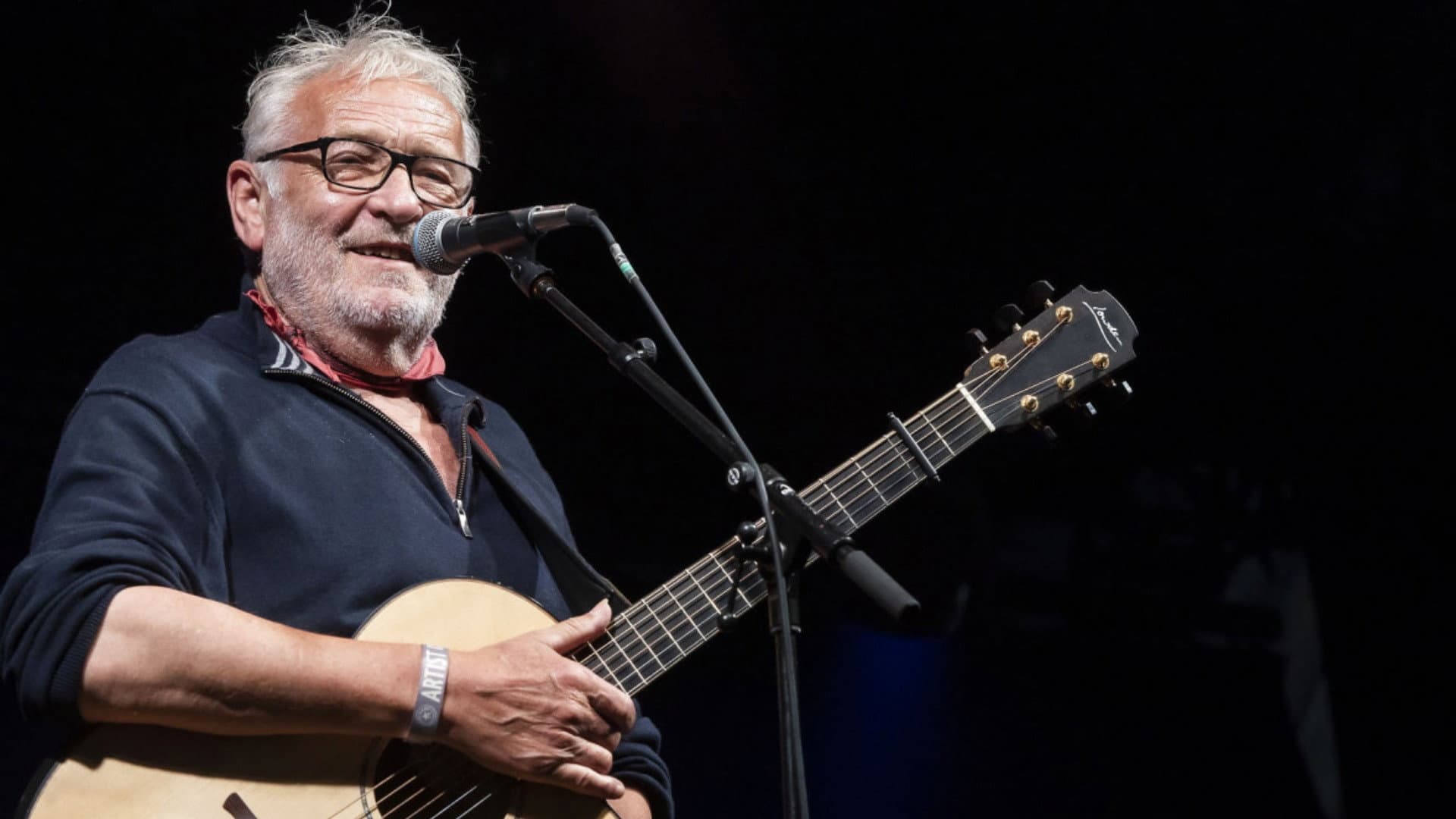 Niels Hausgaard: Finer Han Kanten backdrop