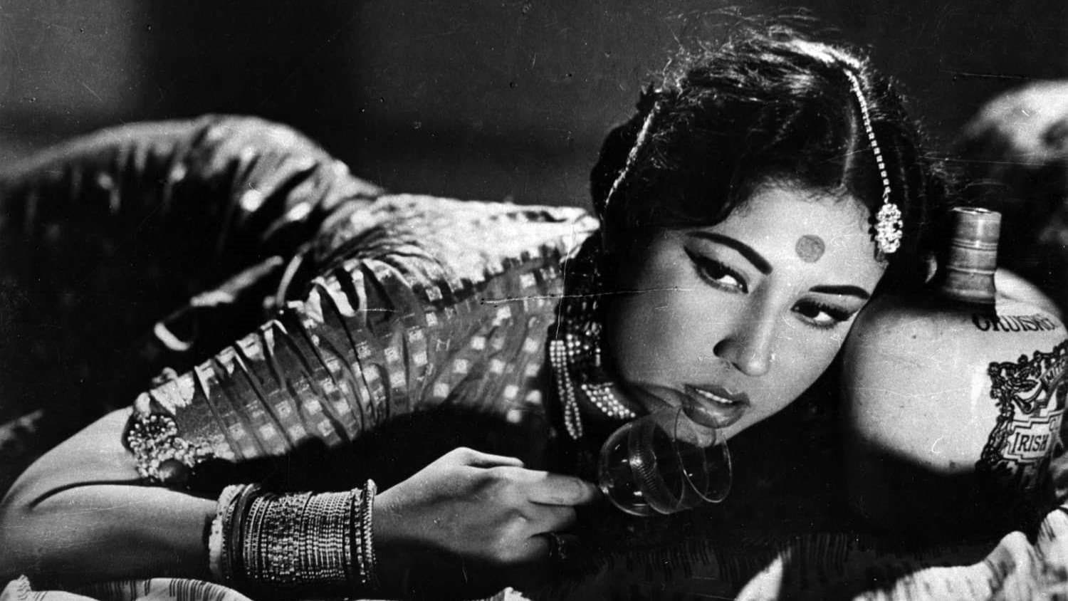 Sahib Bibi Aur Ghulam backdrop