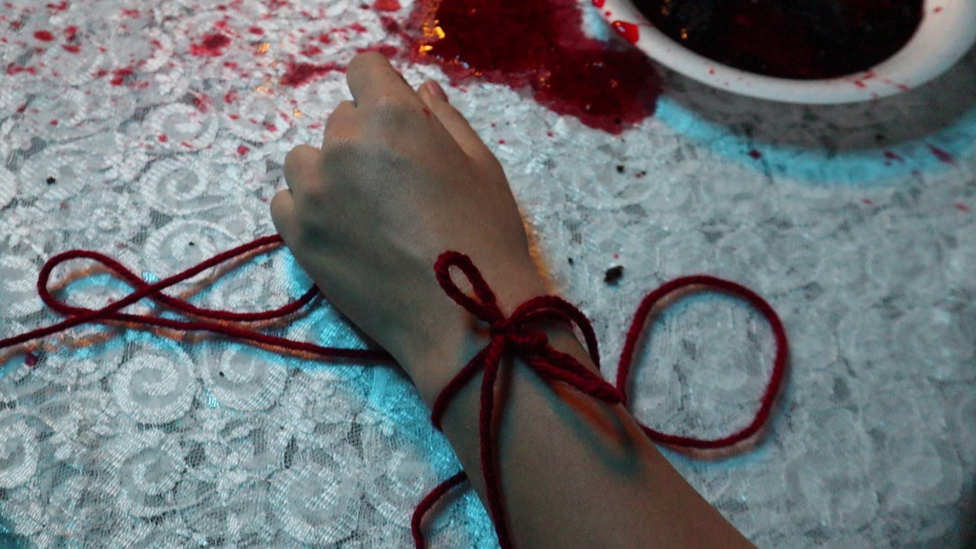 Hilo y Pastel de Sangre backdrop