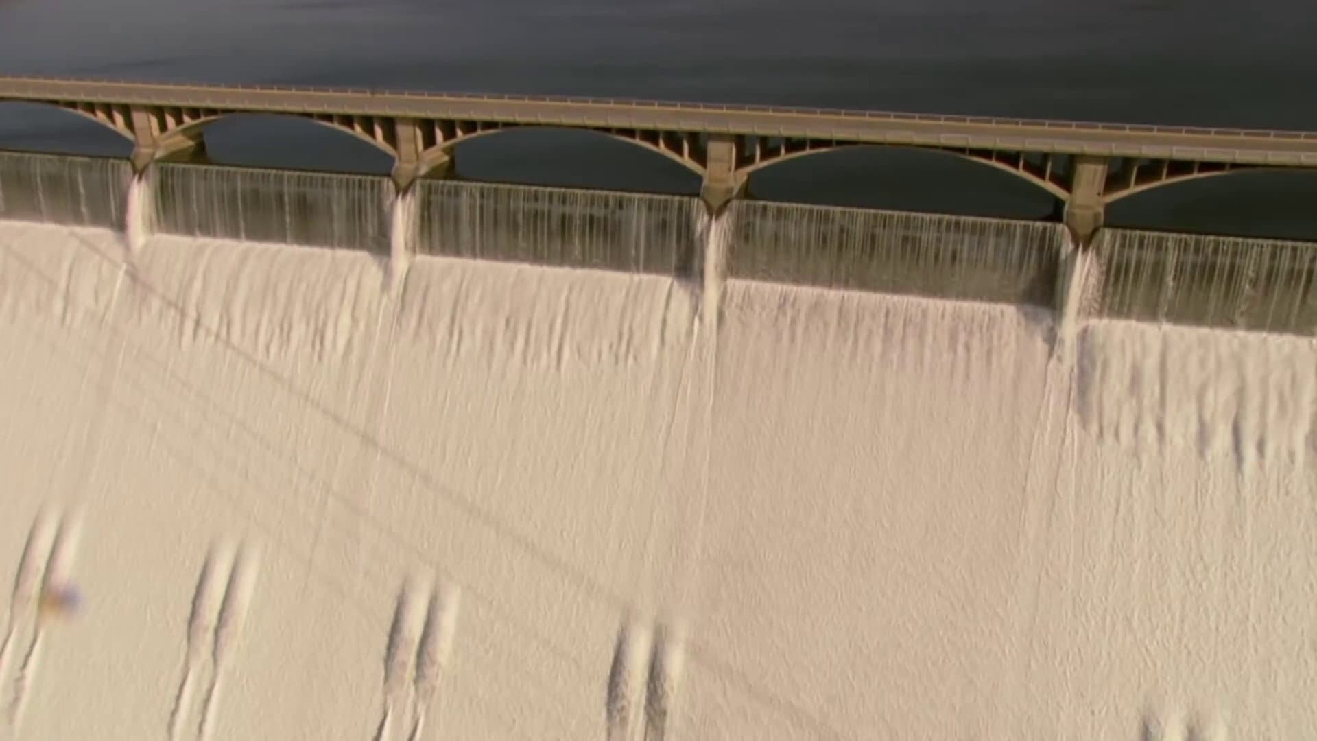 Grand Coulee Dam: A Man-Made Marvel backdrop