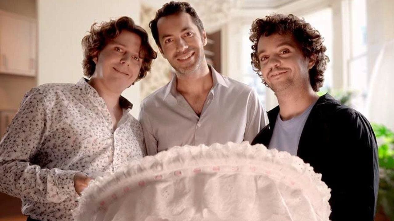 3 hommes et un couffin backdrop