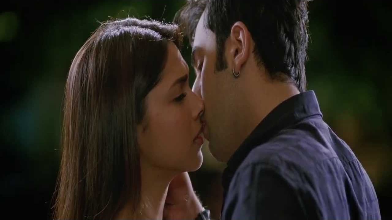 Yeh Mohabbat Hai backdrop