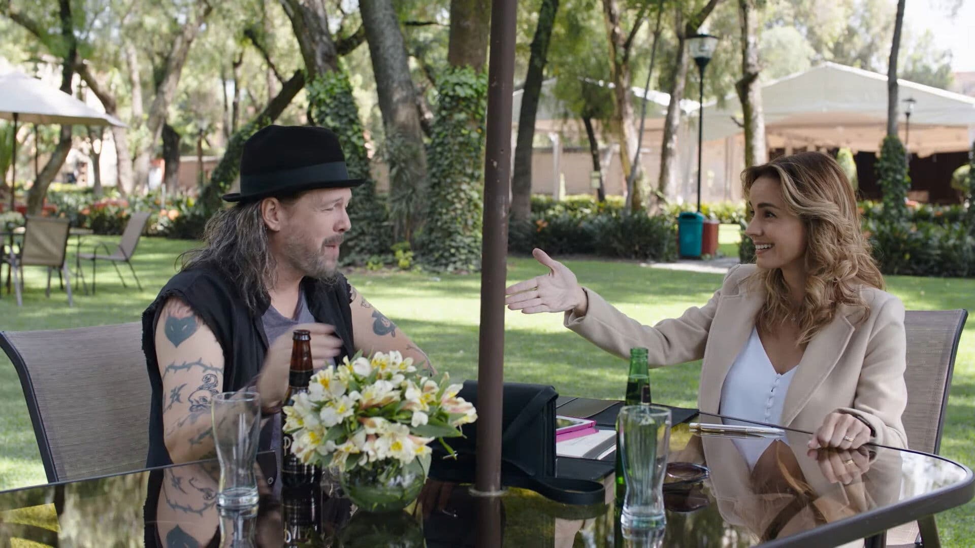 Ni tuyo, ni mía backdrop