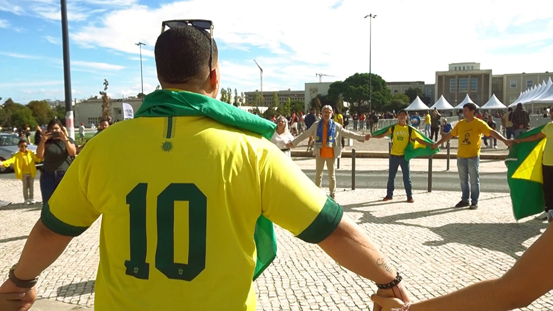 Dentro, fora do Brasil backdrop