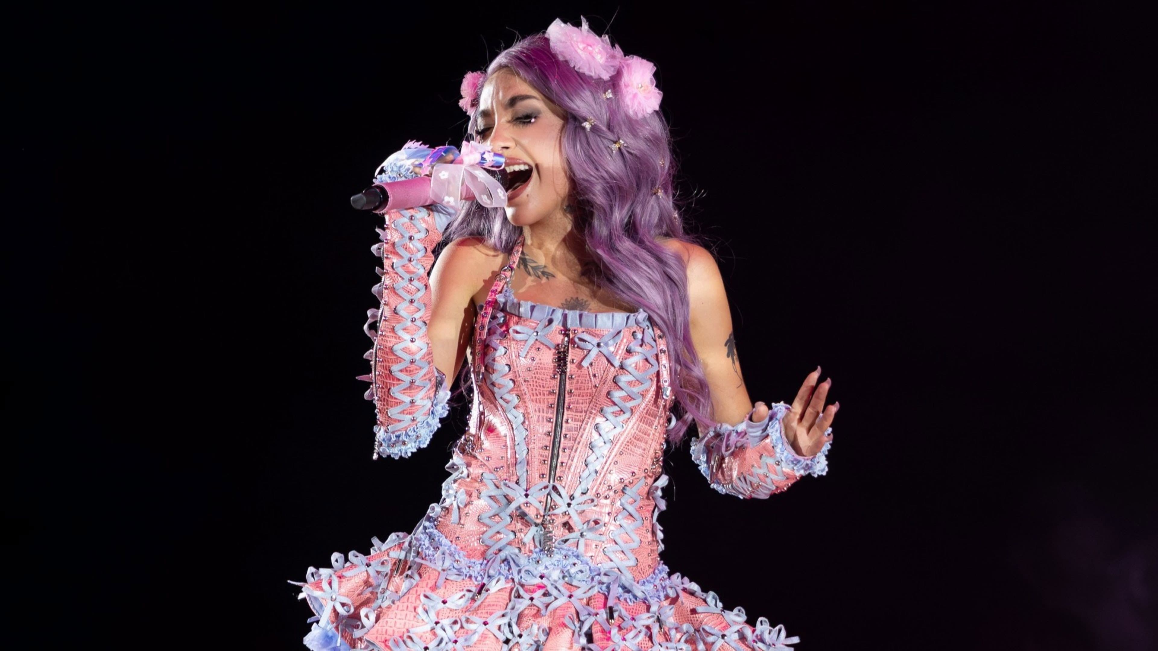 María Becerra - Estadio River Plate backdrop