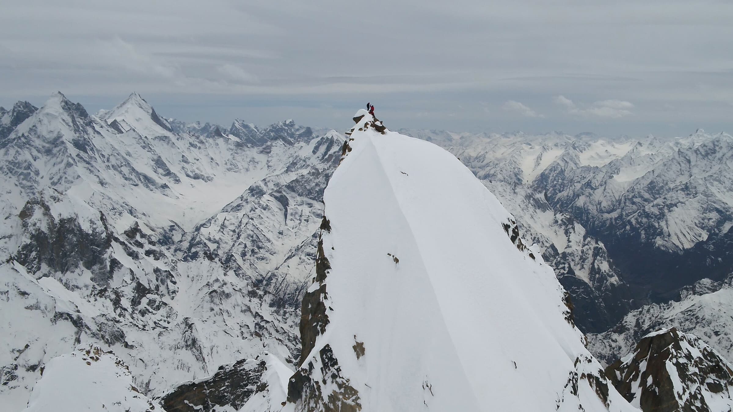 La Liste : Everything or Nothing backdrop